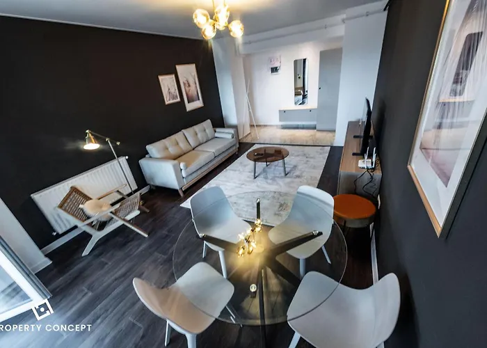 Central Spacious Apartment 806