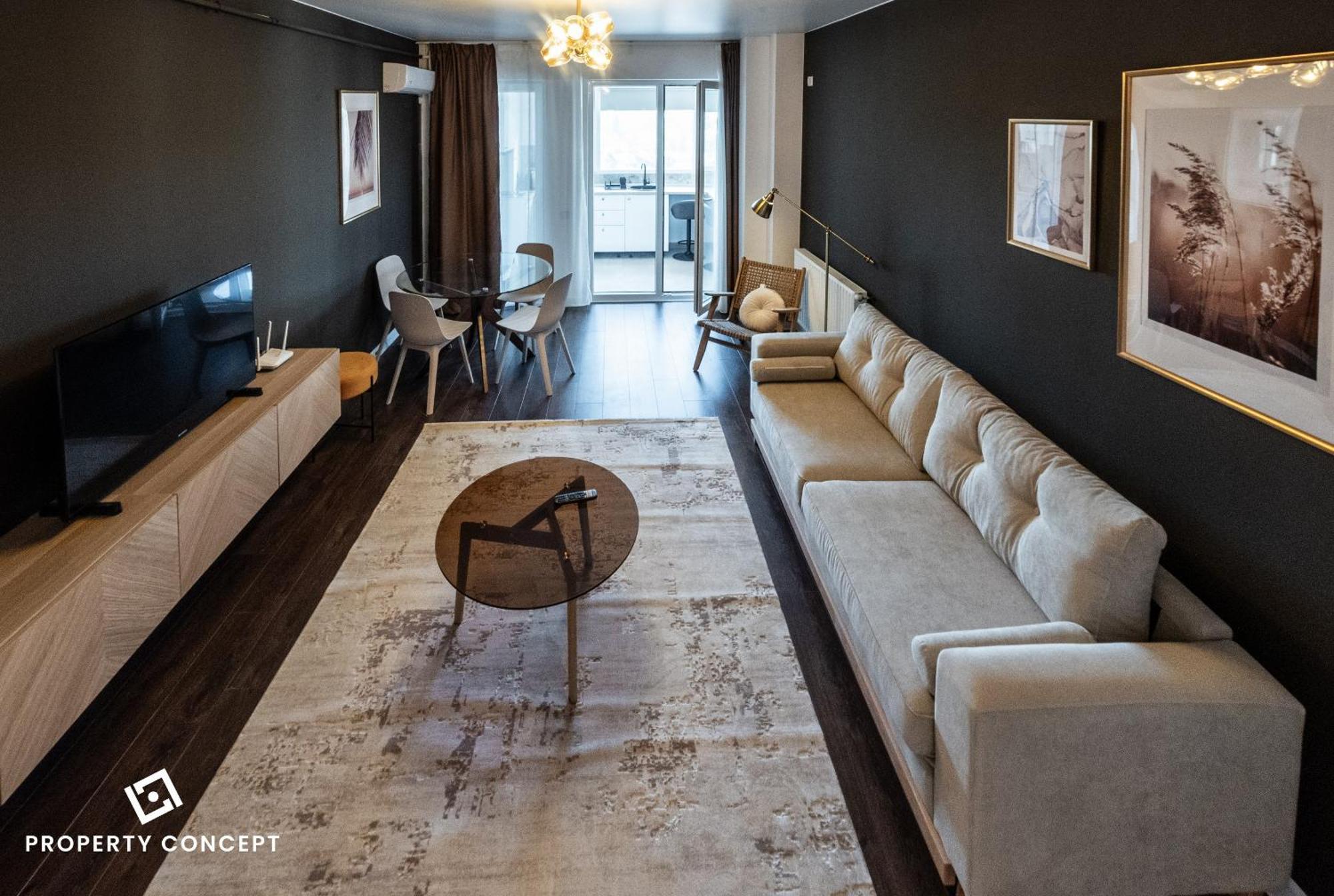 Spacious 806 Apartament